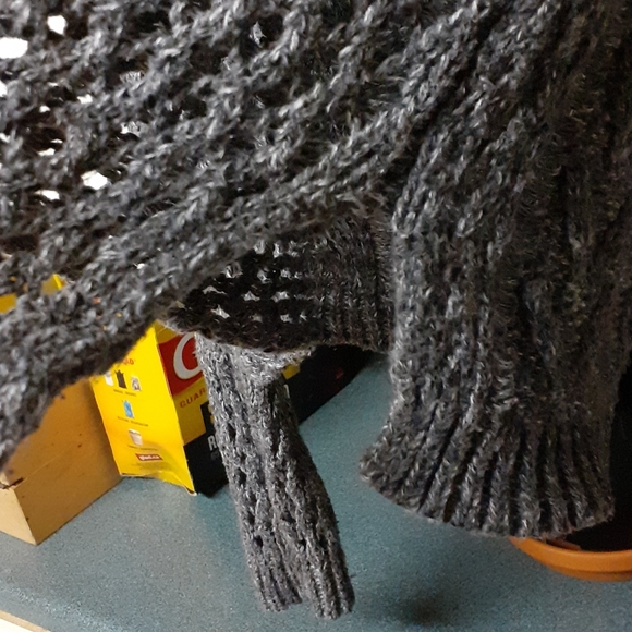 Hollister Knit Sweater Small - Picture 4 of 5